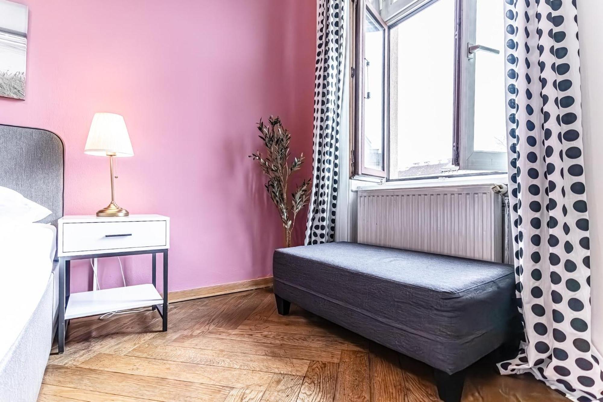 וינה Lovely 1Br Apt. Near Akh Hospital מראה חיצוני תמונה