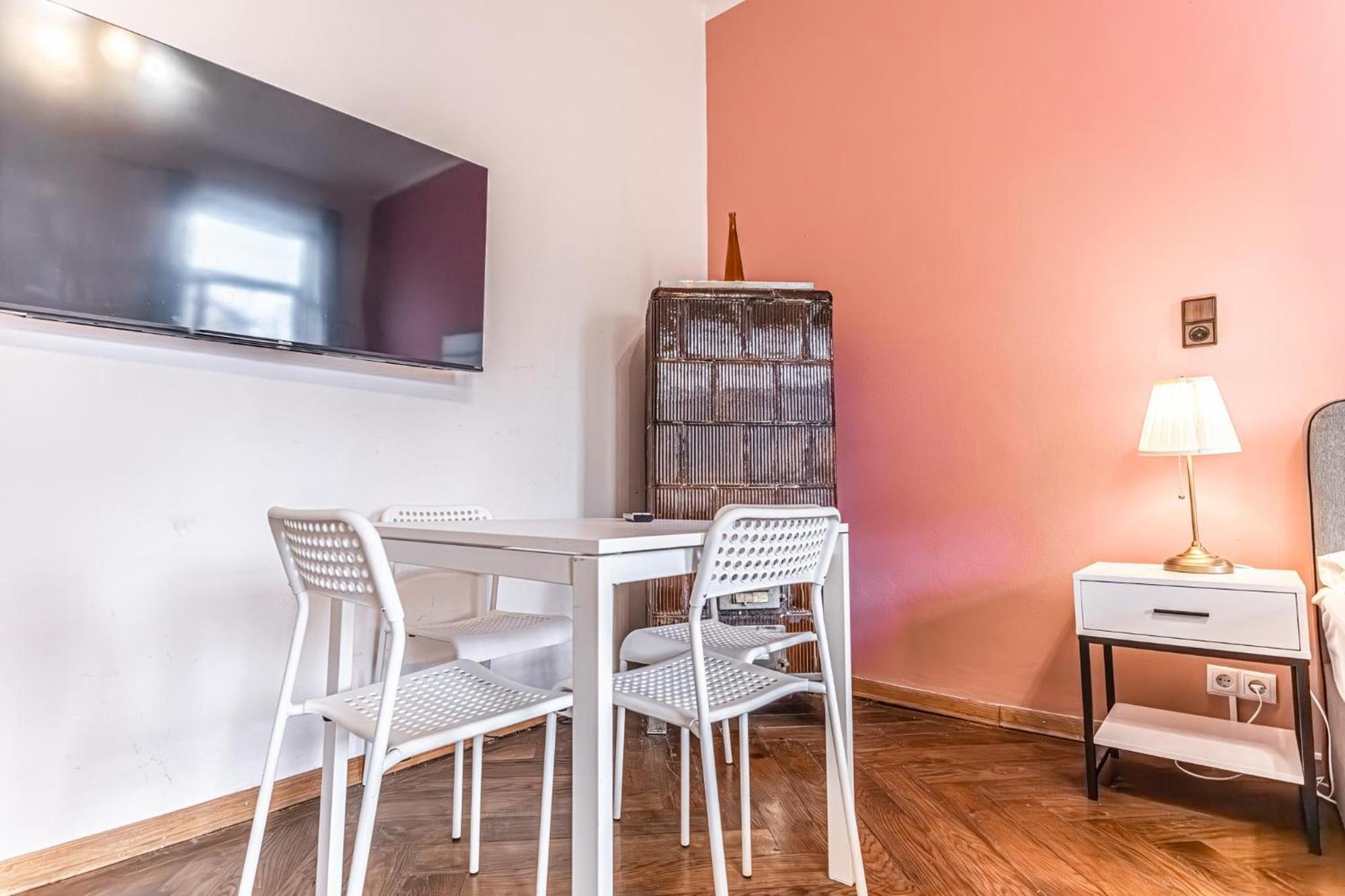 וינה Lovely 1Br Apt. Near Akh Hospital מראה חיצוני תמונה