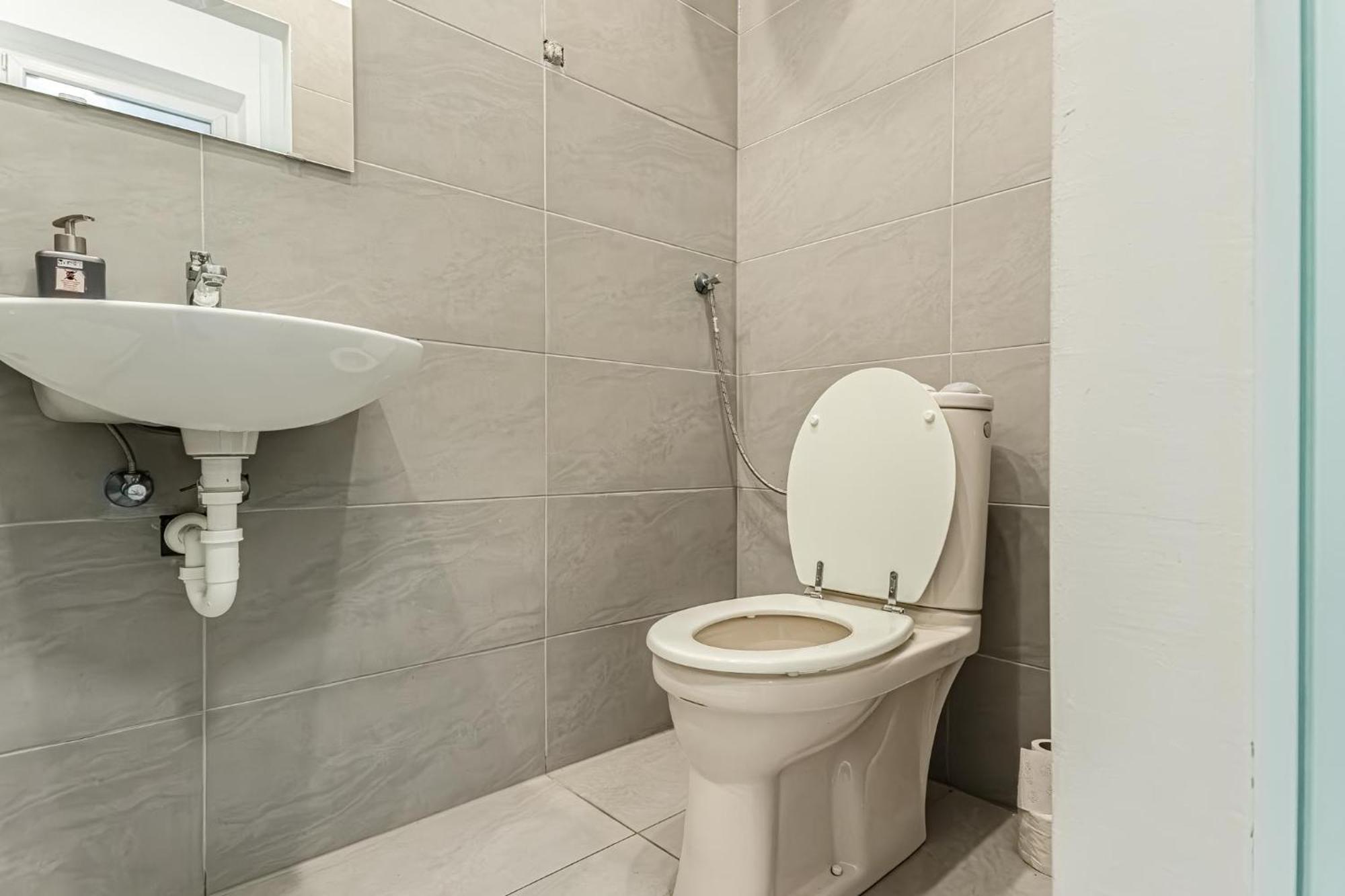 וינה Lovely 1Br Apt. Near Akh Hospital מראה חיצוני תמונה