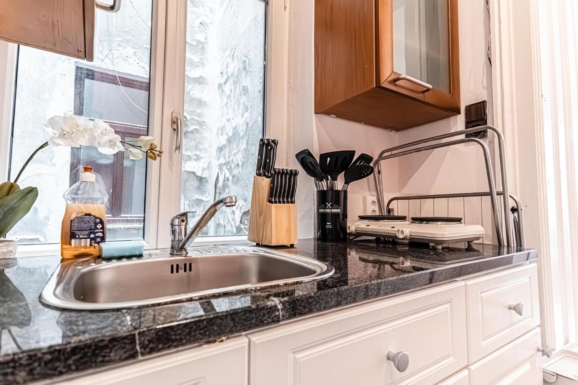 וינה Lovely 1Br Apt. Near Akh Hospital מראה חיצוני תמונה